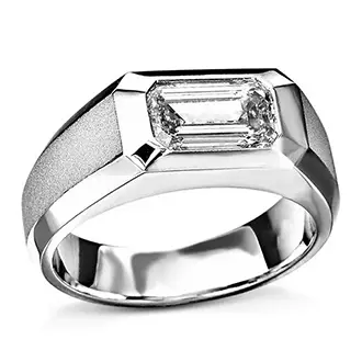 Кольцо из платины с бриллиантом