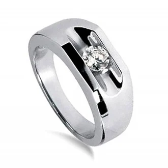 Перстень из белого золота с бриллиантом