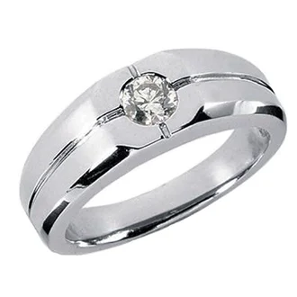 Перстень мужской золотой с бриллиантом