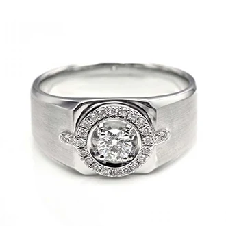 Золотой перстень с бриллиантами