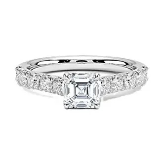 Помолвочное кольцо из белого золота с бриллиантами