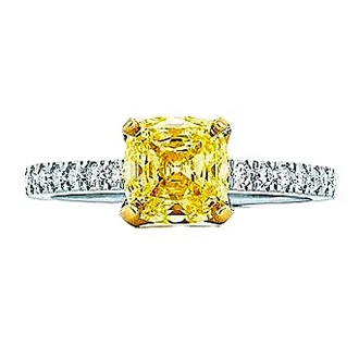 Помолвочное кольцо с желтым бриллиантом